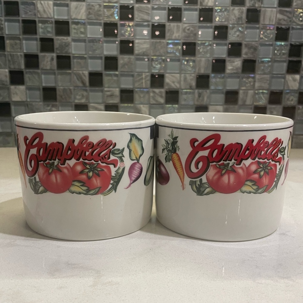 Campbells soup, collectors cups (2) from 1997, by Gibson Like new!